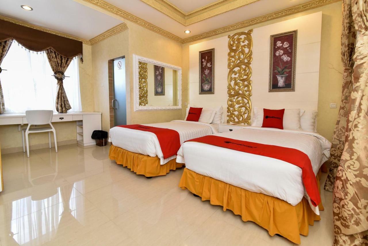 Отель Reddoorz Plus Near Discovery Shopping Mall Bali Кута Экстерьер фото